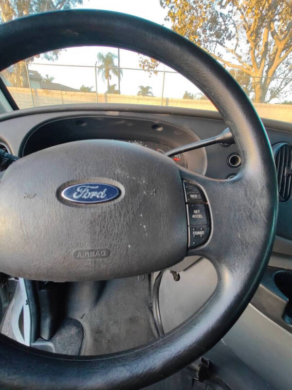 2007 Ford E-Series E-350 SD XLT