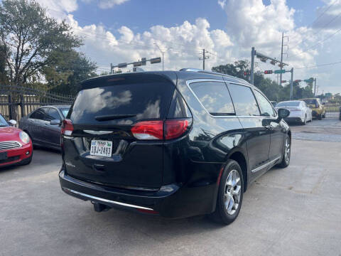 2017 Chrysler Pacifica Touring-L Plus