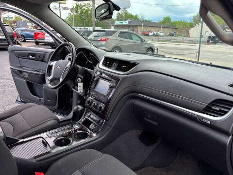2017 Chevrolet Traverse LT