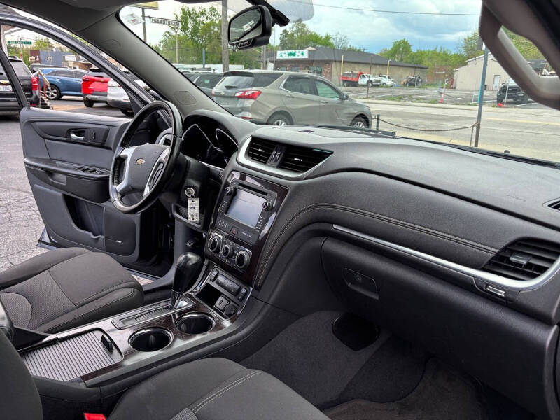 2017 Chevrolet Traverse LT