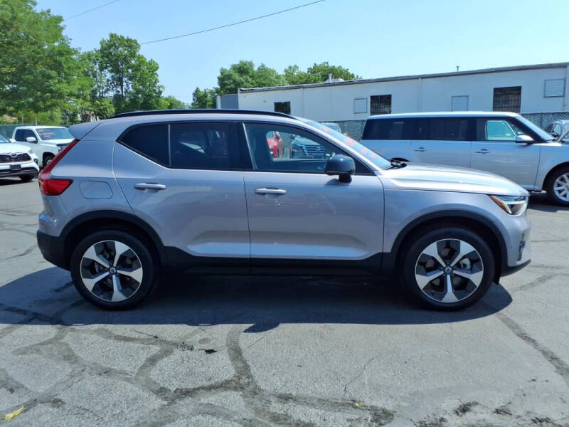 2026 Volvo XC40 B5 Plus