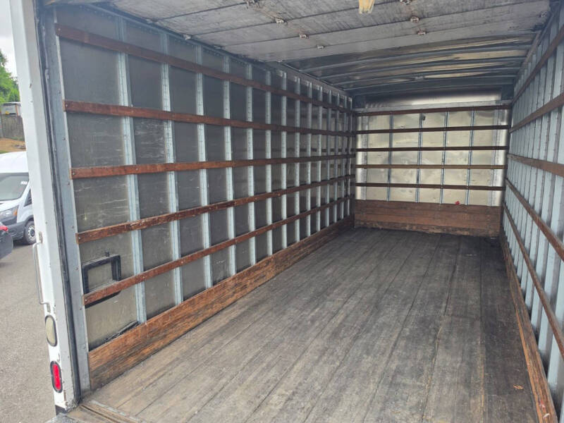2009 Freightliner M2 106