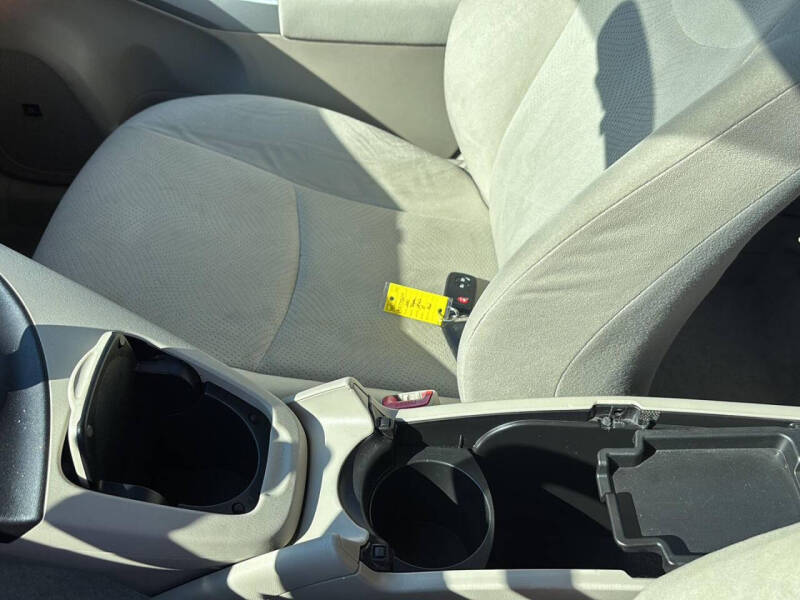 2010 Toyota Prius III
