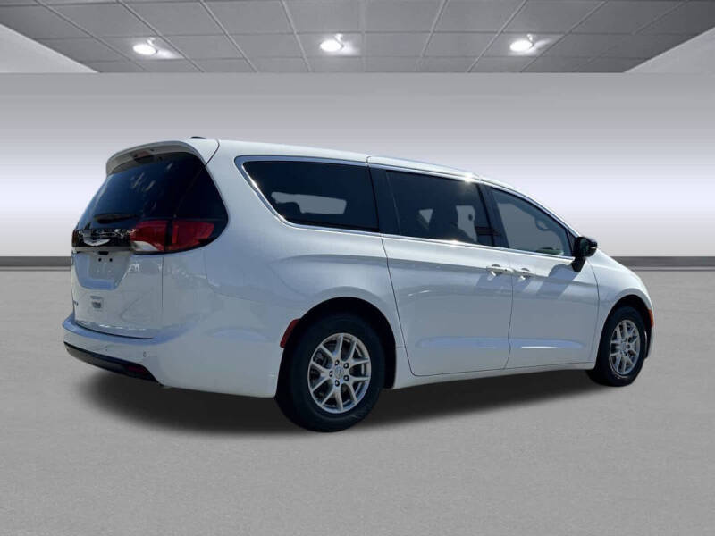 2026 Chrysler Voyager LX