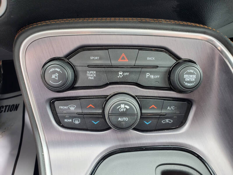 2016 Dodge Challenger 392 HEMI Scat Pack Shaker