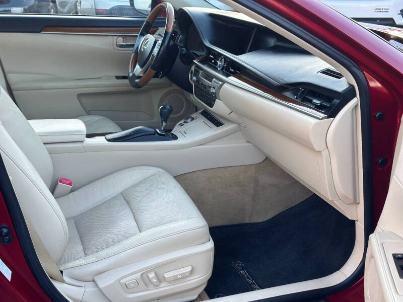 2013 Lexus ES 300h