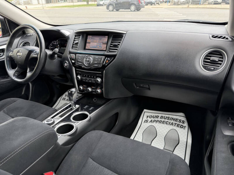 2016 Nissan Pathfinder SV