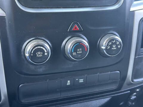 2016 RAM 1500 SLT