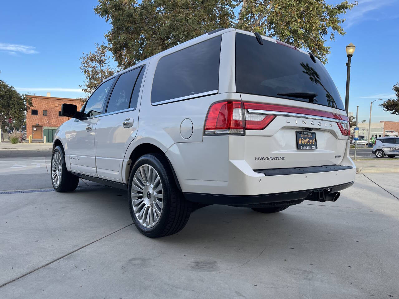 2015 Lincoln Navigator for sale at Got Cars in Downey, CA