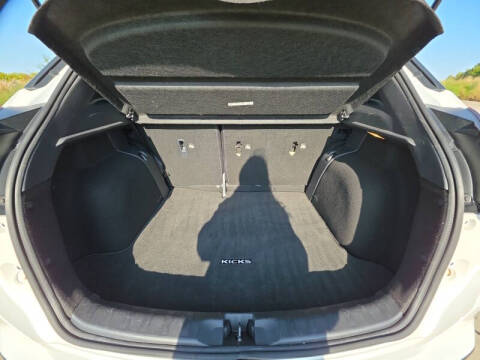 2021 Nissan Kicks SR