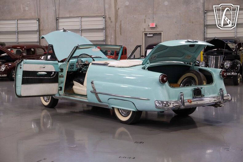1953 Ford Crestline