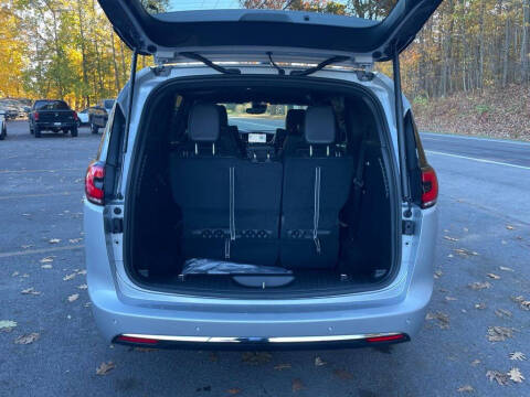 2026 Chrysler Pacifica Select