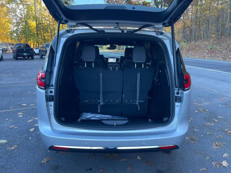 2026 Chrysler Pacifica Select