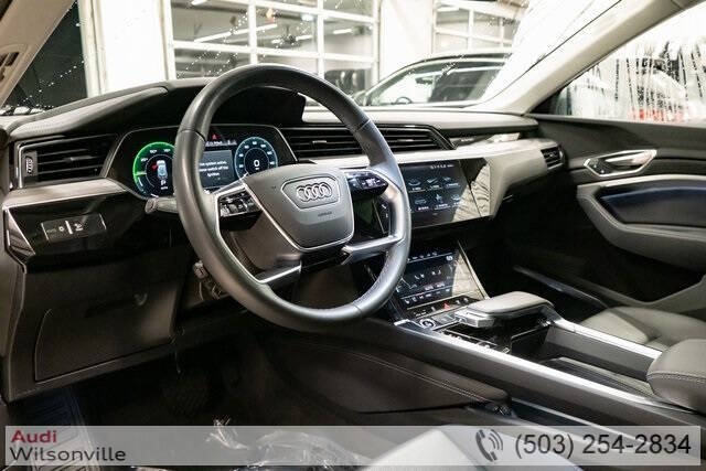 2024 Audi Q8 e-tron quattro Premium Plus