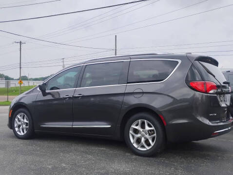 2017 Chrysler Pacifica Touring-L Plus