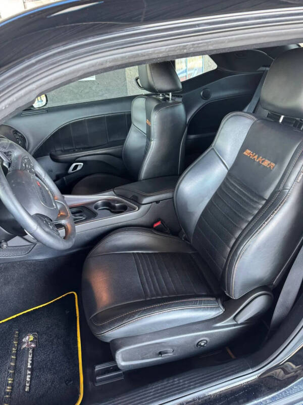 2016 Dodge Challenger 392 HEMI Scat Pack Shaker