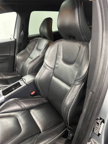 2017 Volvo XC60 T6 R-Design