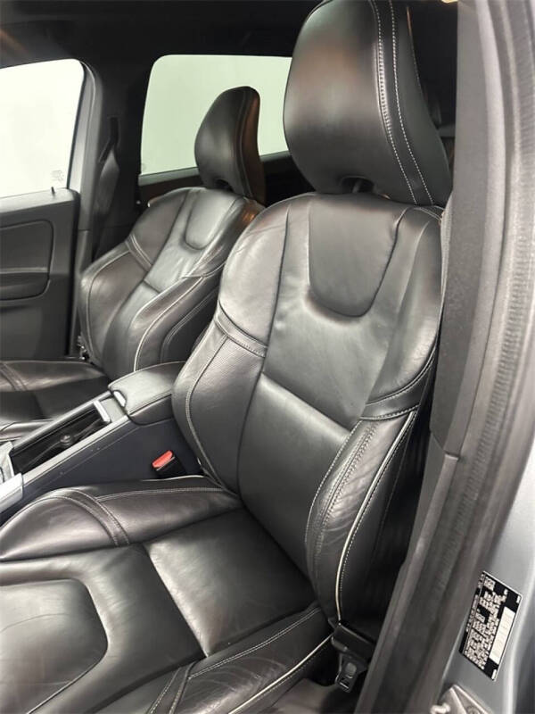 2017 Volvo XC60 T6 R-Design