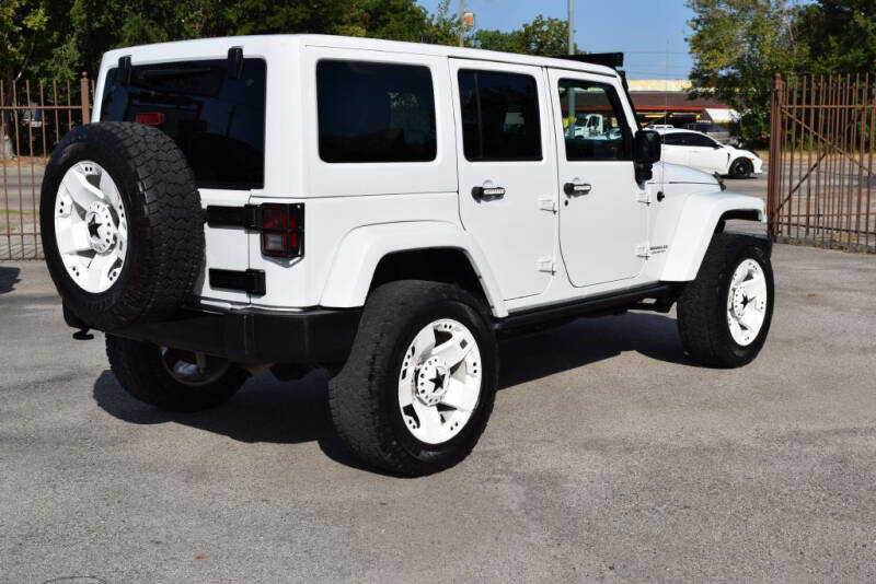 2015 Jeep Wrangler Unlimited Altitude photo 3