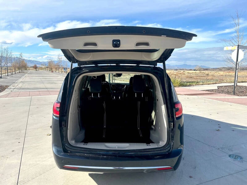 2023 Chrysler Pacifica Plug-In Hybrid Touring L