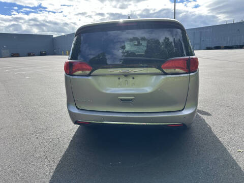 2020 Chrysler Pacifica Touring L