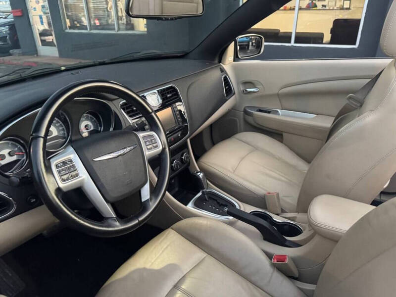 2012 Chrysler 200 Limited