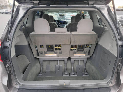 2017 Toyota Sienna LE 7-Passenger