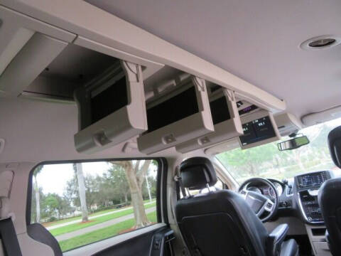 2014 Chrysler Town and Country Touring