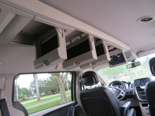 2014 Chrysler Town and Country Touring