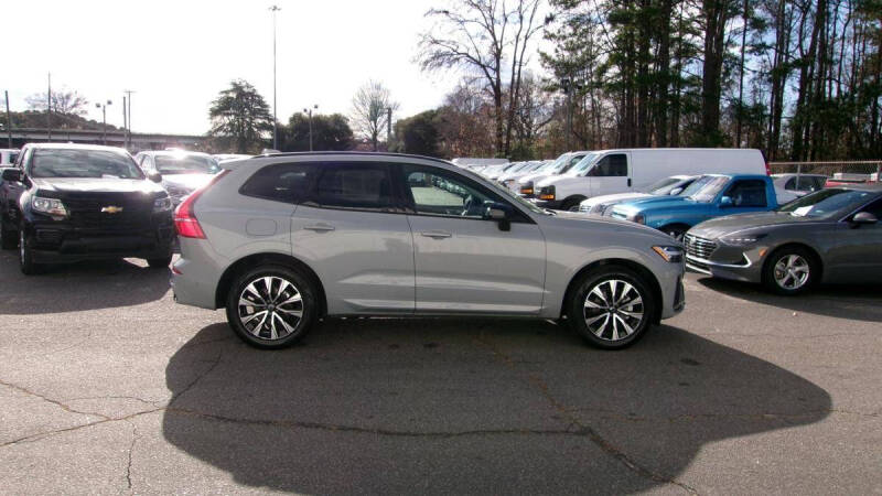 2025 Volvo XC60 B5 Plus Dark Theme