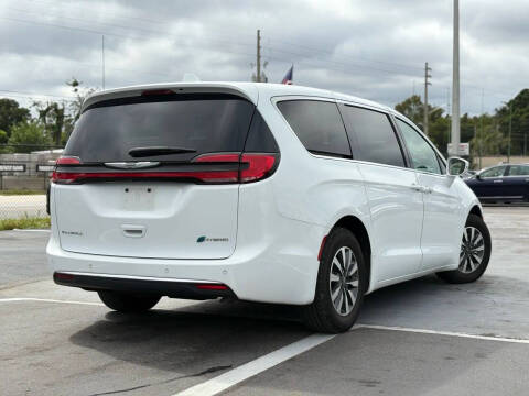 2022 Chrysler Pacifica Hybrid Touring L