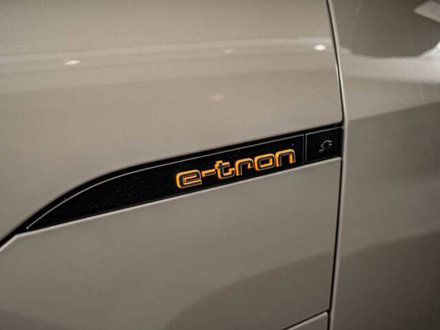 2021 Audi e-tron quattro Premium
