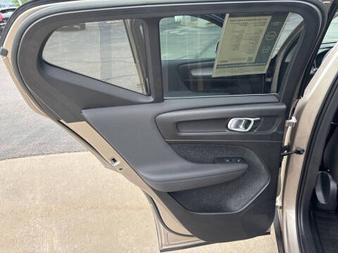 2023 Volvo XC40 B5 Plus Bright Theme