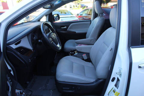 2015 Toyota Sienna