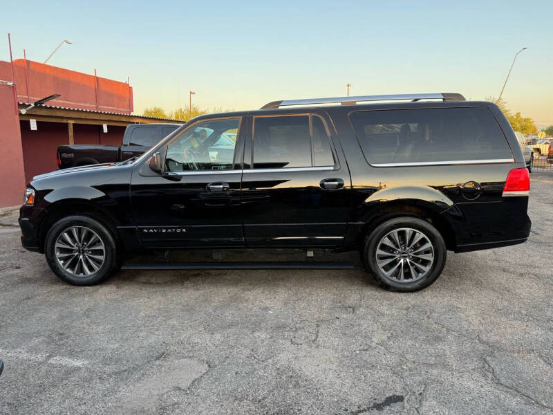 2016 Lincoln Navigator Select photo 46