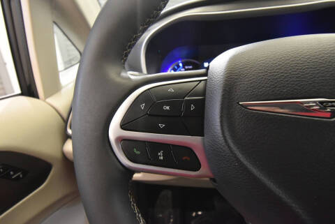 2024 Chrysler Pacifica Plug-In Hybrid Select
