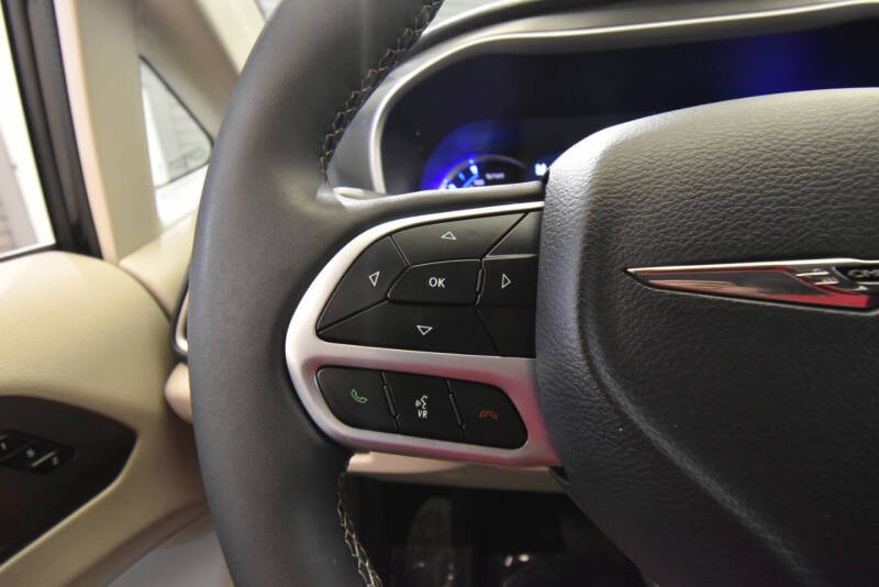 2024 Chrysler Pacifica Plug-In Hybrid Select