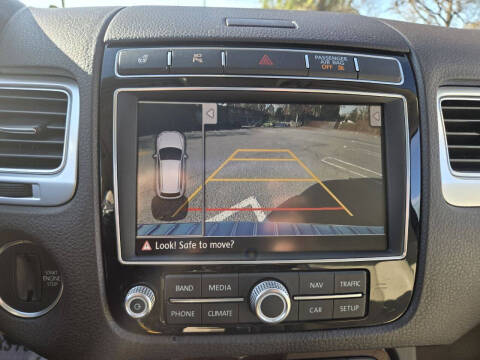 2016 Volkswagen Touareg VR6 Lux