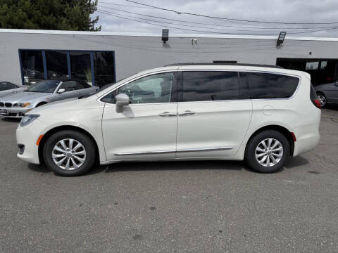 2017 Chrysler Pacifica Touring-L