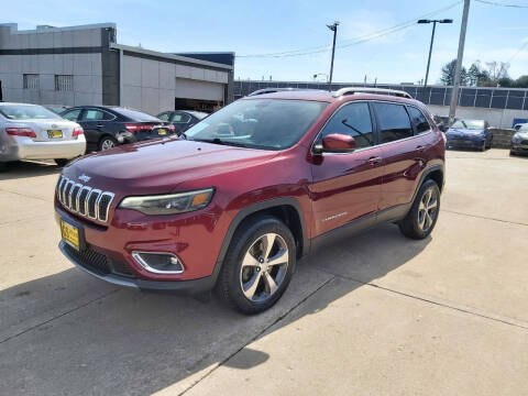 2019 Jeep Cherokee for sale at GS AUTO SALES INC in Milwaukee WI