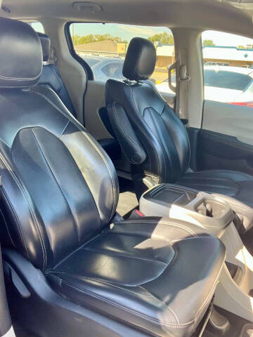 2020 Chrysler Voyager LXi