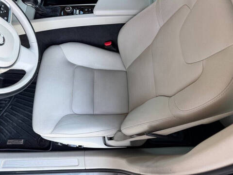 2020 Volvo XC60 T6 Momentum