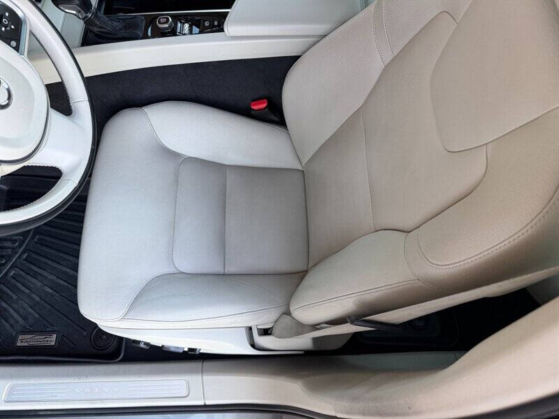 2020 Volvo XC60 T6 Momentum