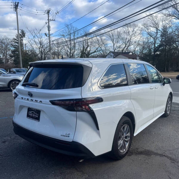 2024 Toyota Sienna LE 8-Passenger