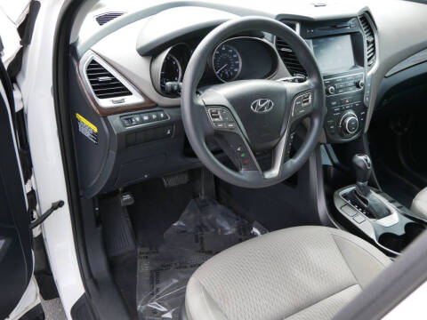 2017 Hyundai Santa Fe SE