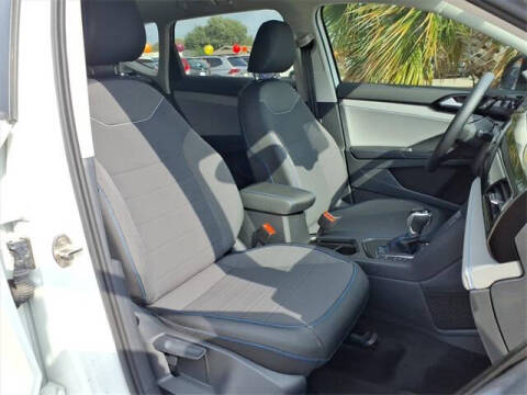 2024 Volkswagen Taos SE Black