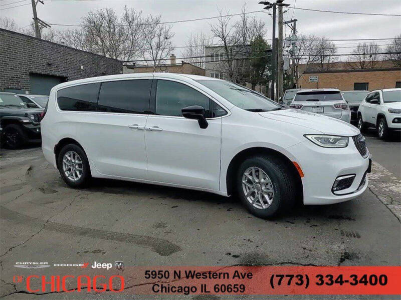 2025 Chrysler Pacifica Select