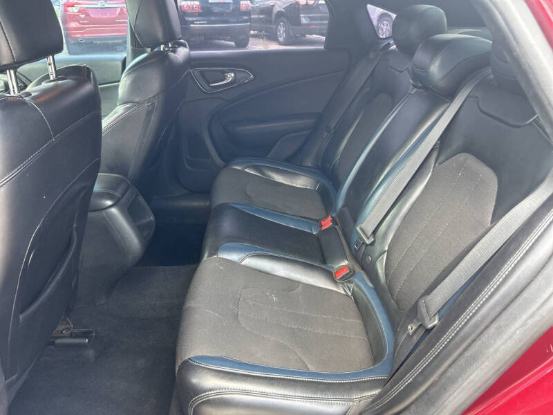 2016 Chrysler 200 S