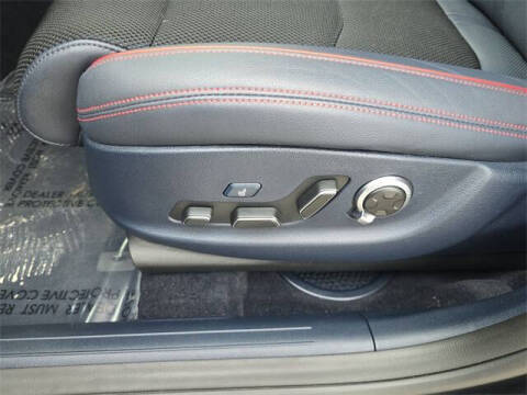 2023 Genesis GV70 2.5T Standard