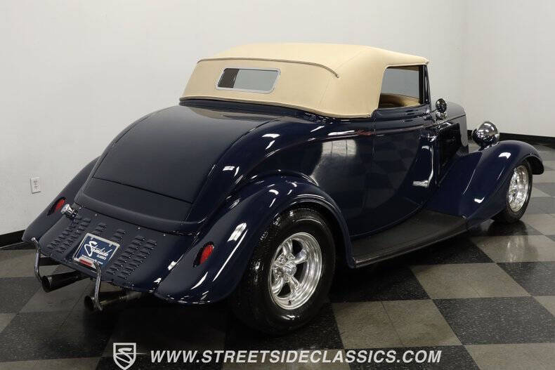 1933 Ford Cabriolet